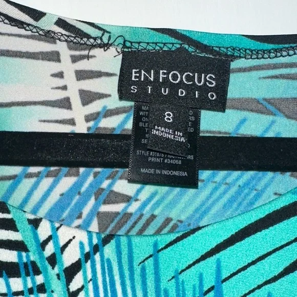 Tropical Print Sleeveless Dress - Picture 3 of 3